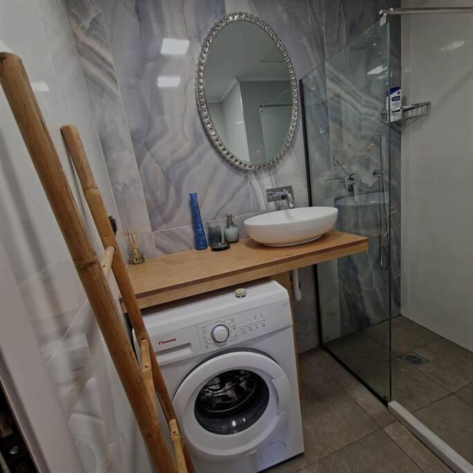 Farisma - Bright And Central Apt In Kalamata Bagian luar foto