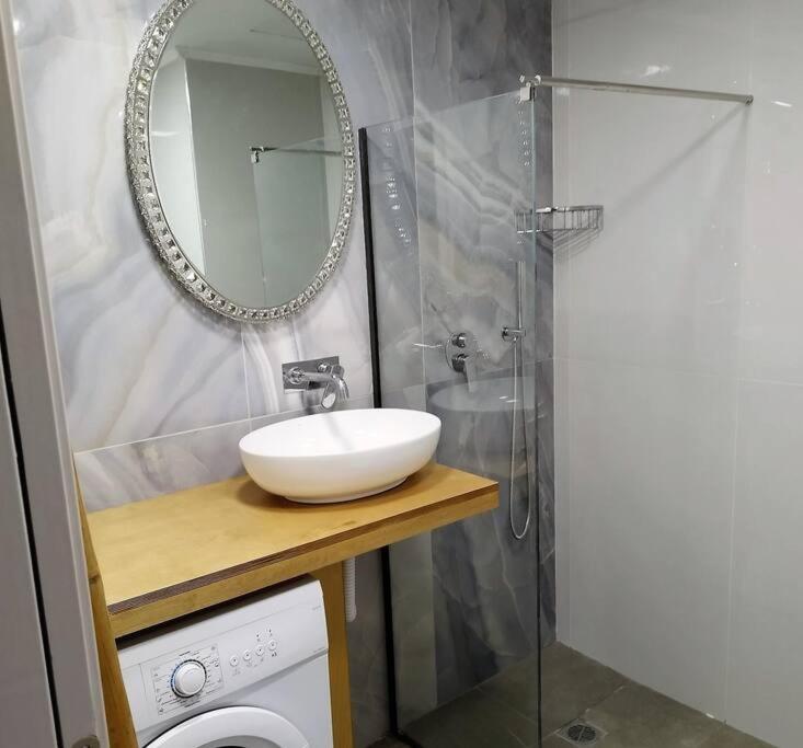 Farisma - Bright And Central Apt In Kalamata Bagian luar foto